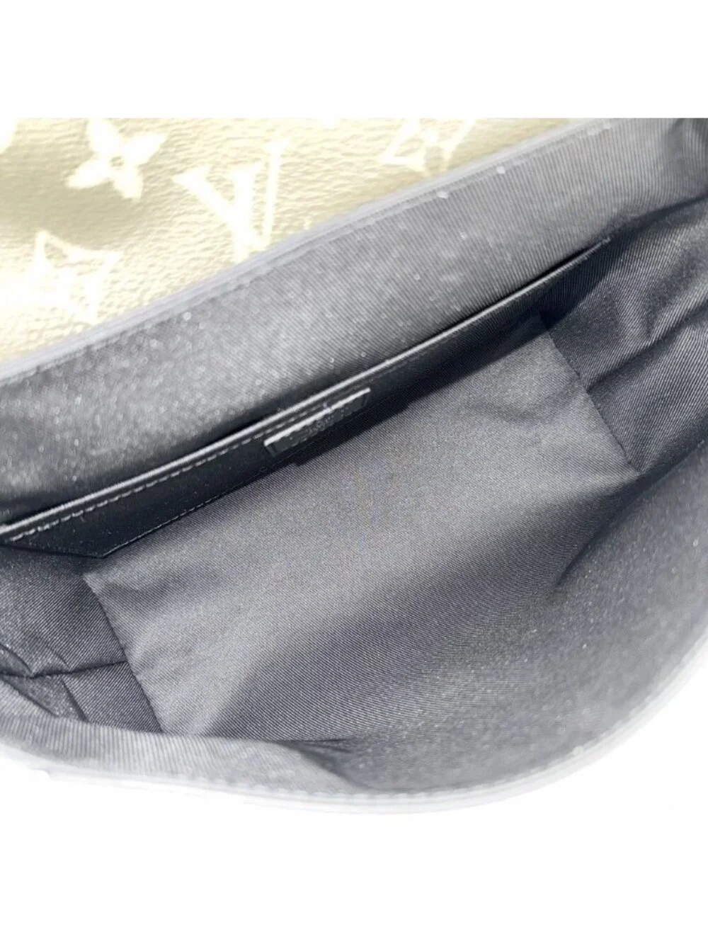 Louis Vuitton Shoulder Bag Pulse Messenger Crossbody Monogram Canvas Khaki